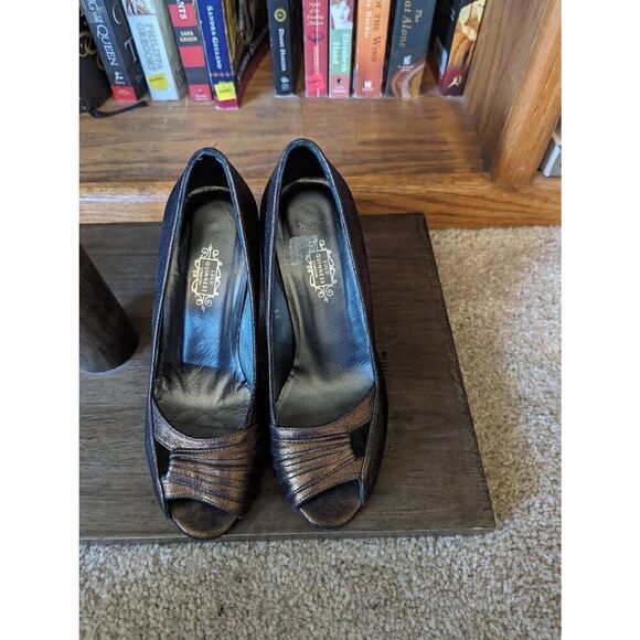 Lulu Guinness London Women’s 36 US Patent Leather Metallic Peep Toe Pump Heels - Picture 1 of 6
